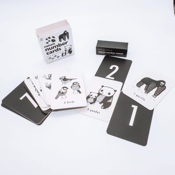 Cartões para bebés com animais da selva e números a preto e branco