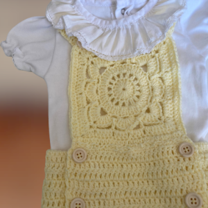 Body bebé amarelo em crochê -modelo vintage