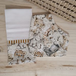 Conjunto (2p) Fralda e Babete Animais da Selva