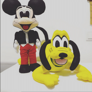 Boneco Mickey Mouse e seu amigo Pluto