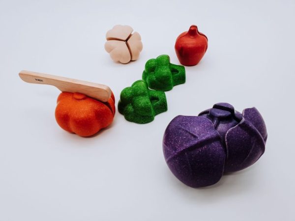 Conjunto de legumes coloridos para brincar em madeira
