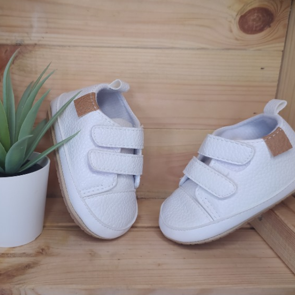 Sapatos para bebé ou primeiros sapatinhos para bebé